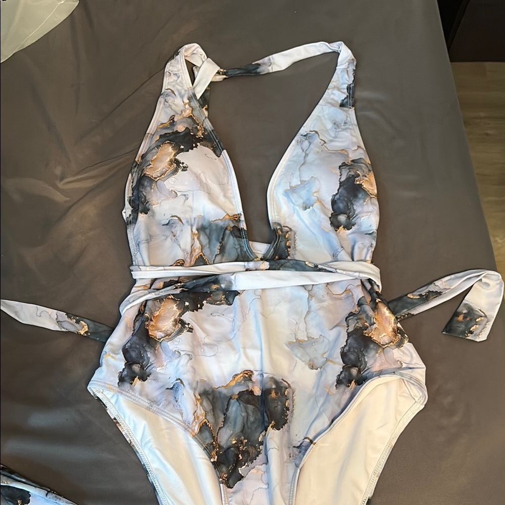 SHEIN Marble Print One Piece Swimsuit - Black, White, Gold